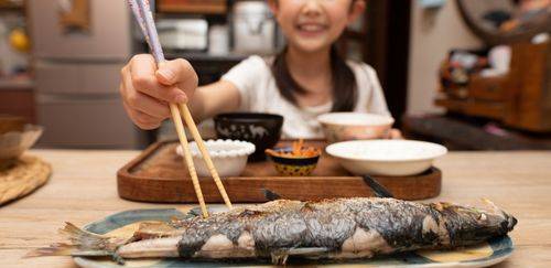 Cartilha inédita incentiva consumo de pescado na alimentação infantil