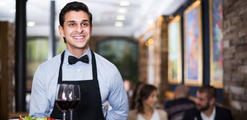 Salário médio no food service alcança recorde histórico em março