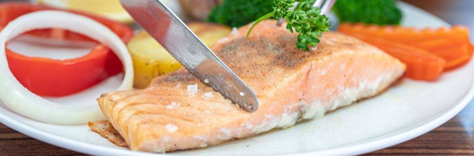 Como o salmão selvagem do Alasca quer aumentar seu consumo no Brasil? 